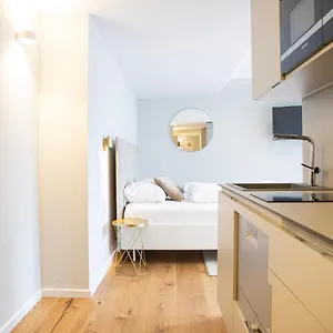 Blackhome I Contactless Check-in Apartmanhotel