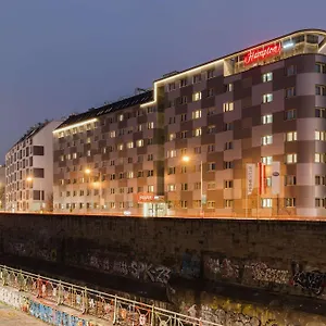 Hampton By Hilton West *** וינה