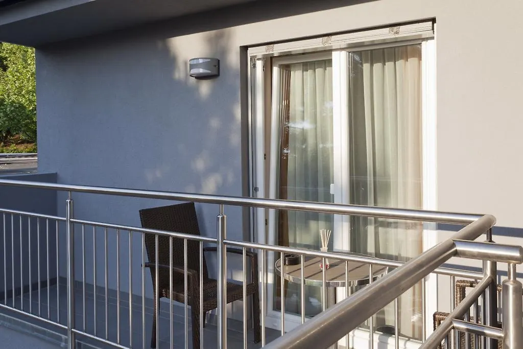 וינה Primus Hotel & Apartments 3*,